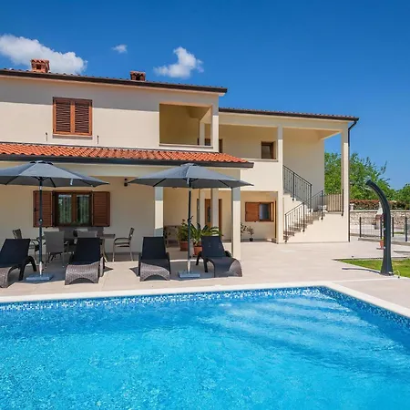 Amazing In With House A Panoramic View Сasa de vacaciones